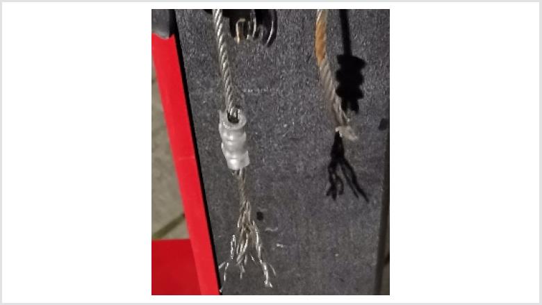 Beschädigungen an der Fahrradreparaturstaion Vandalismus an der Fahrradreparaturstation