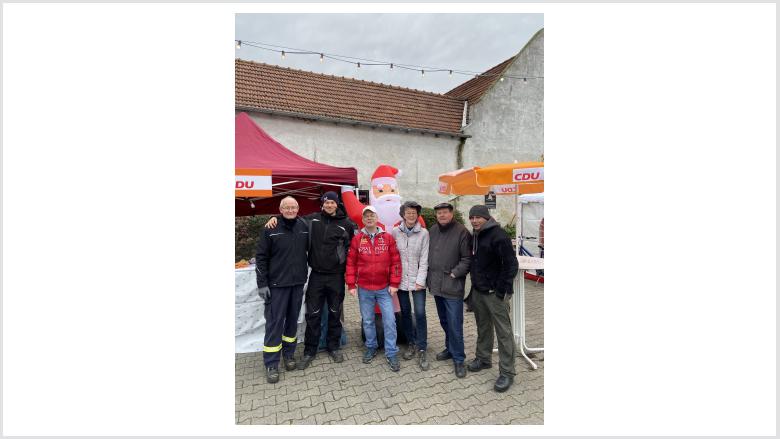 Unsere Mannschaft beim Diernheimer Wihnachtsmarkt am 1. Advent